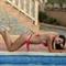 Sweet Bikiniposing am Pool